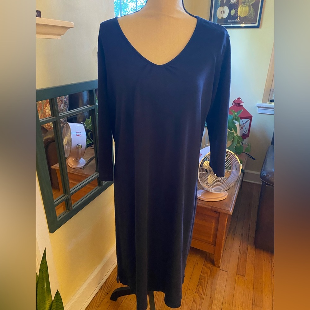 L.L. Bean Women's Supima Cotton
Nightgown V-Neck Three-Ouarter-Sleeve; Size M - Picture 10 of 10